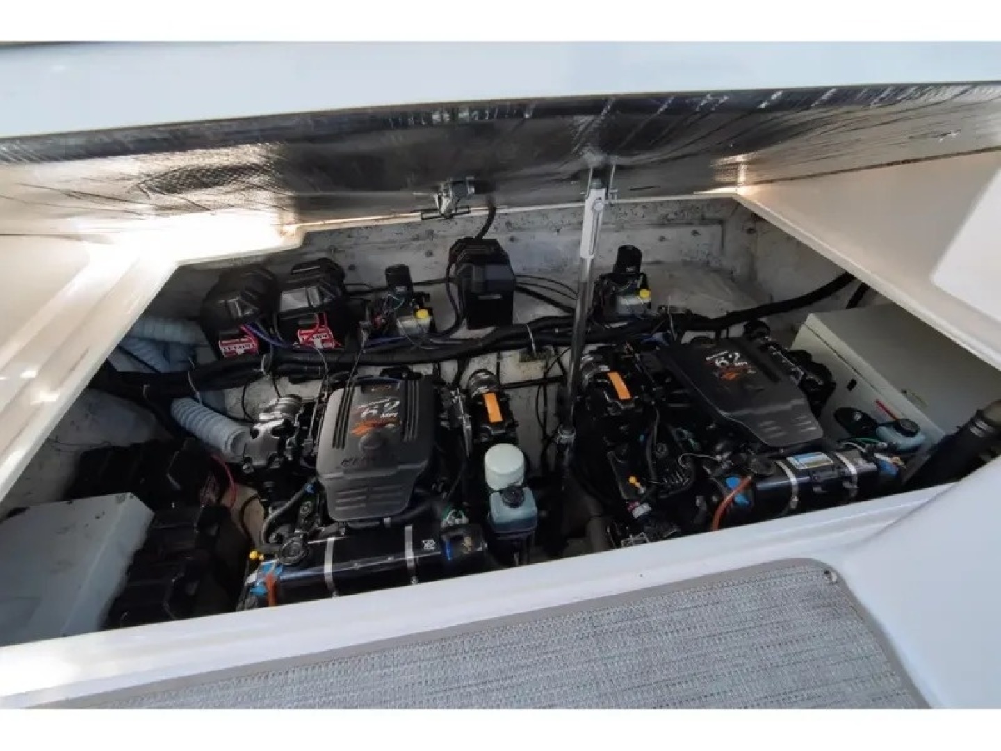 2003 Rinker Fieste Vee 342