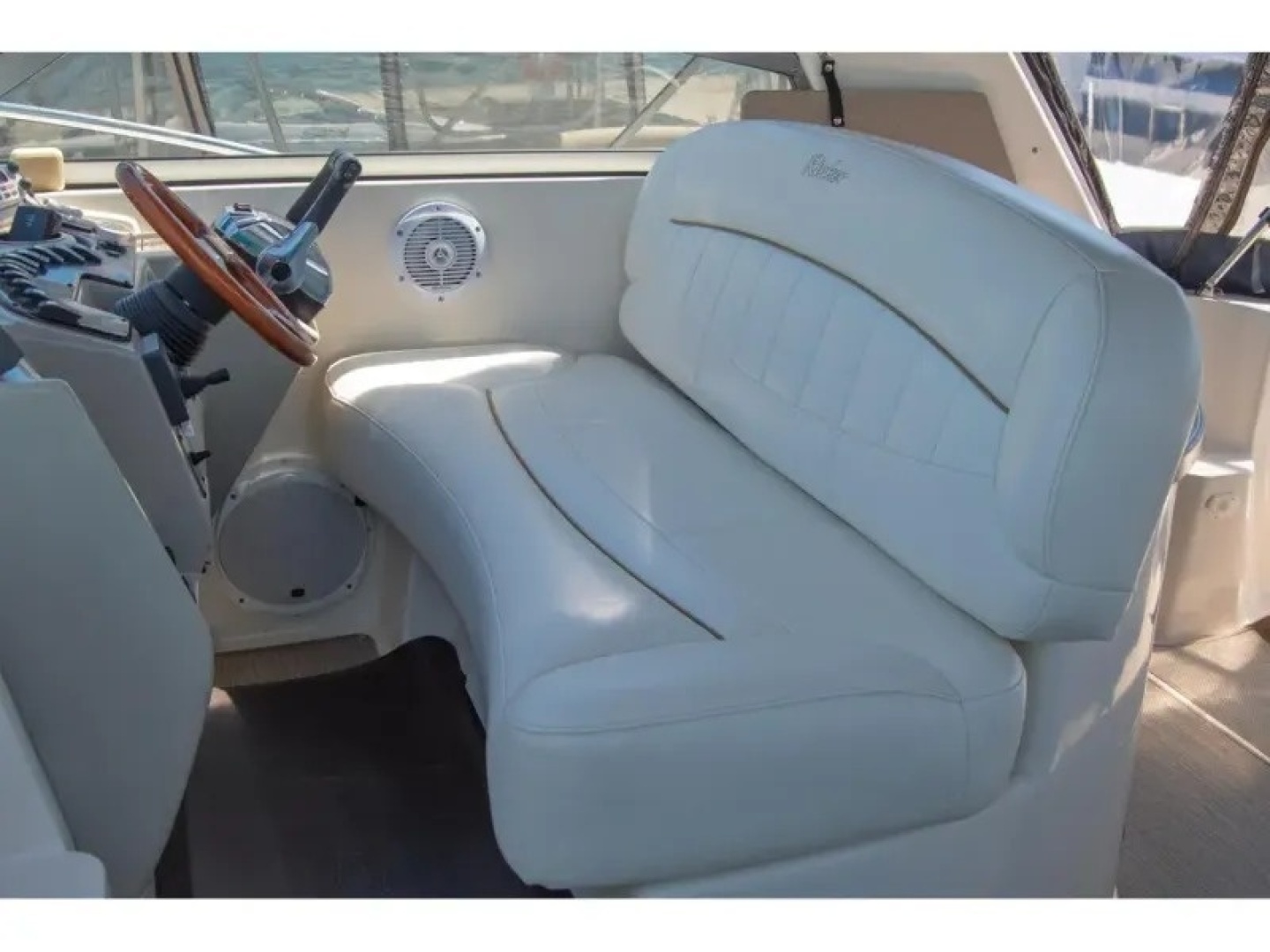 2003 Rinker Fieste Vee 342