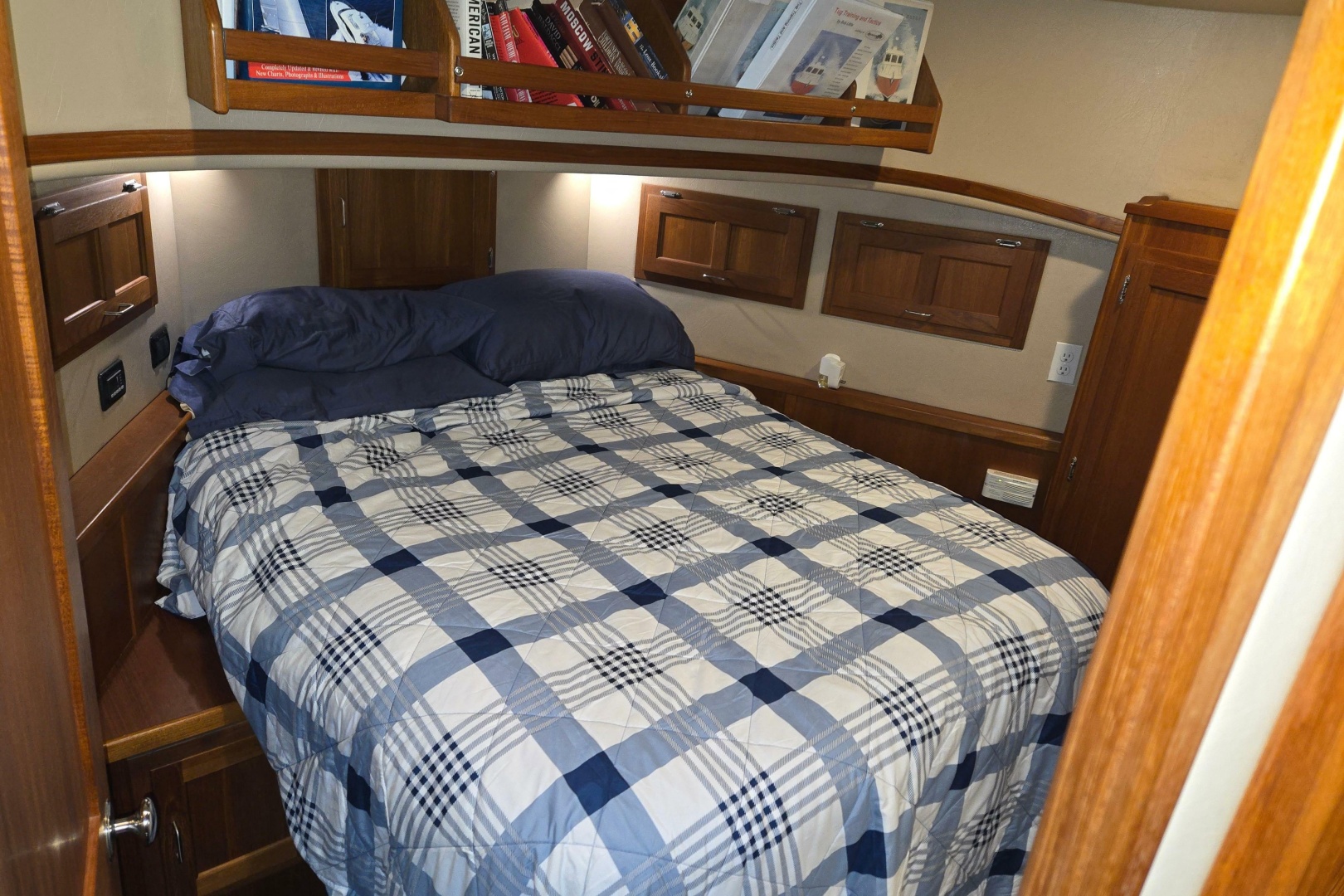 KNOT KAOS 34ft American Tug Yacht For Sale