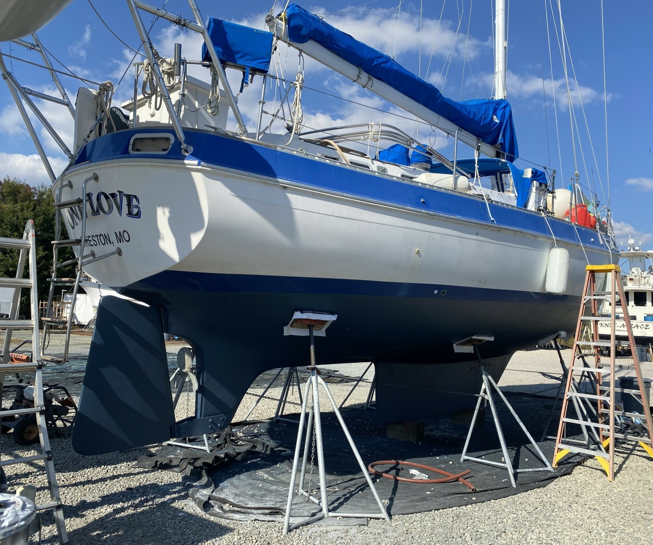 One Love 41ft Catalina Morgan Yacht For Sale