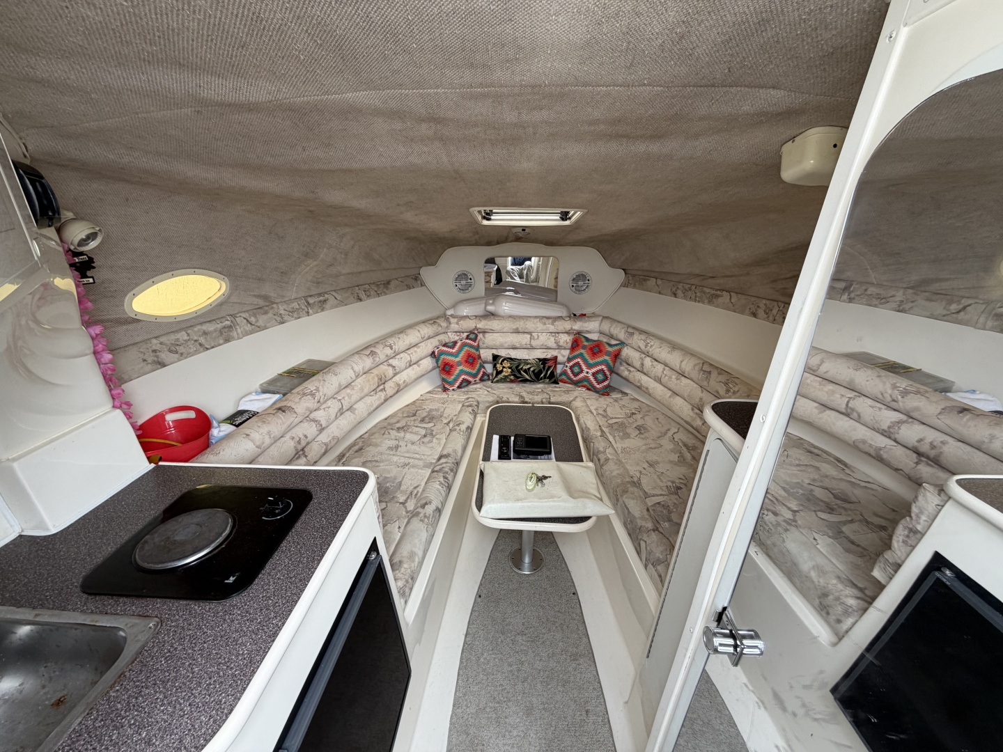 1998 Rinker 266 Fiesta Vee