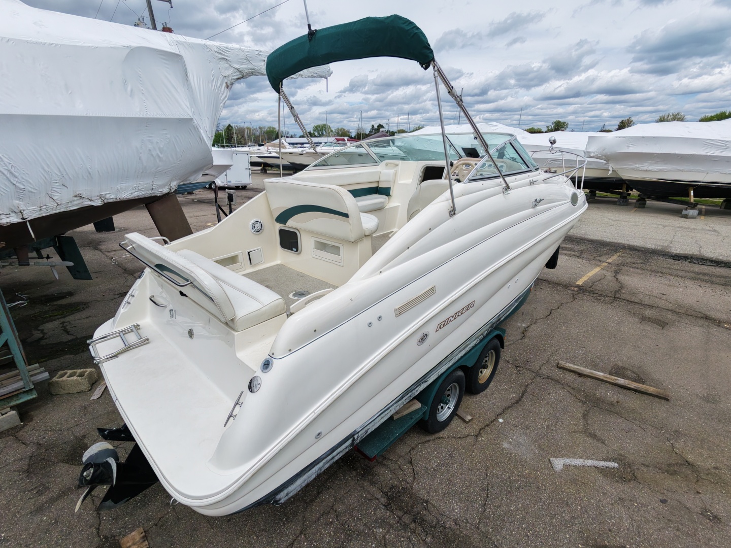 26ft Rinker Yacht For Sale