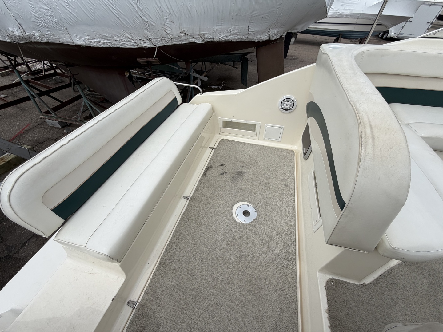 1998 Rinker 266 Fiesta Vee