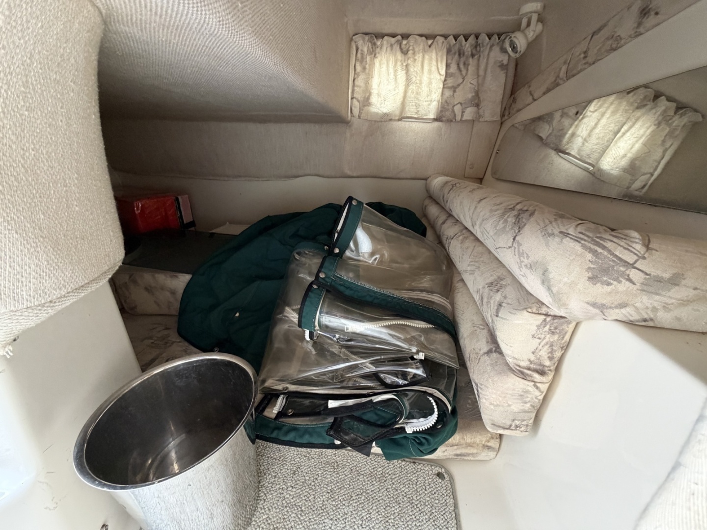 1998 Rinker 266 Fiesta Vee