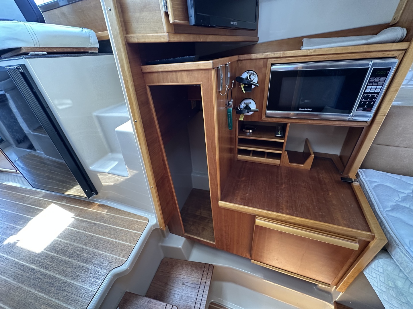 Seahorse 33ft Cutwater Yacht For Sale