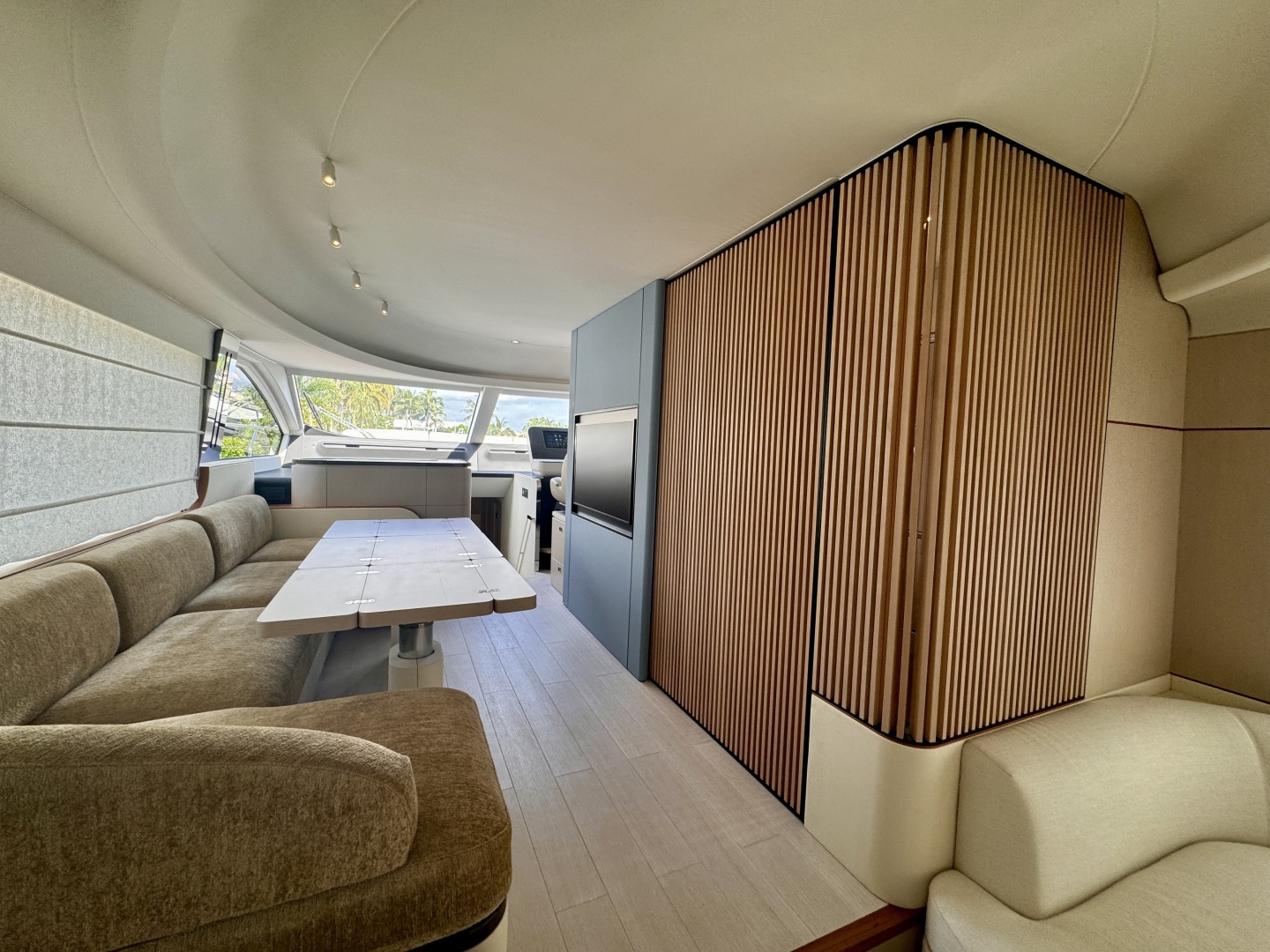 2025 Azimut 