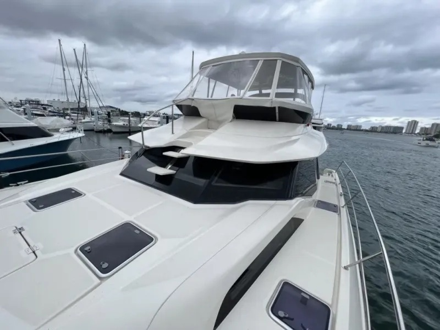 2018 Aquila 44 YACHT