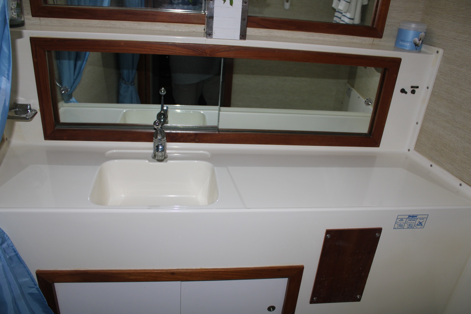 42 ft Bertram - Forward Head