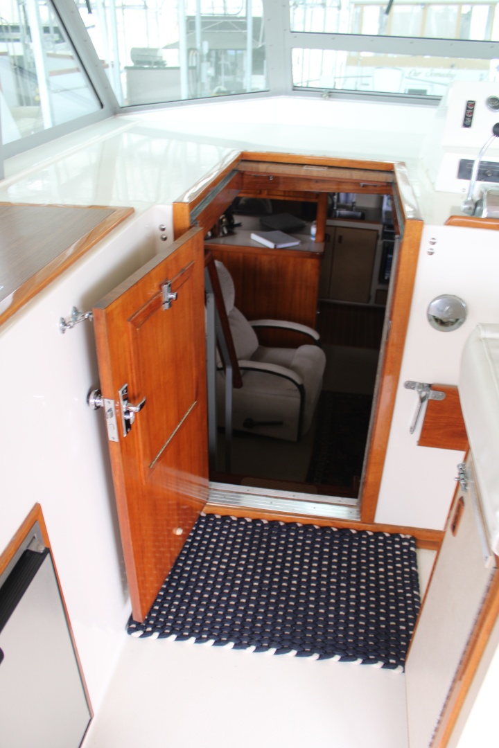 42 ft Bertram - Cabin Entryway
