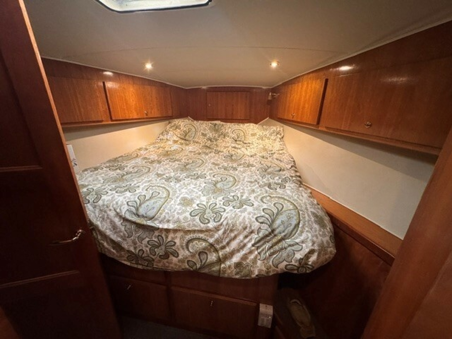 2001 Navigator Pilothouse