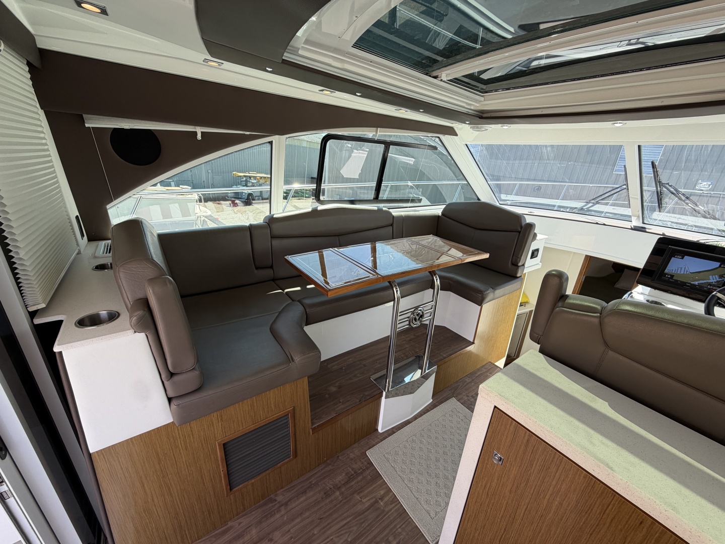 2016 Cruisers Yachts 41 Cantius