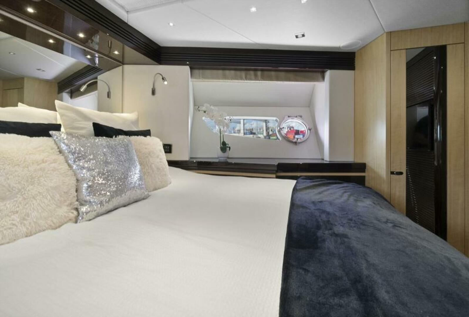 2015 Sunseeker Sport Yacht