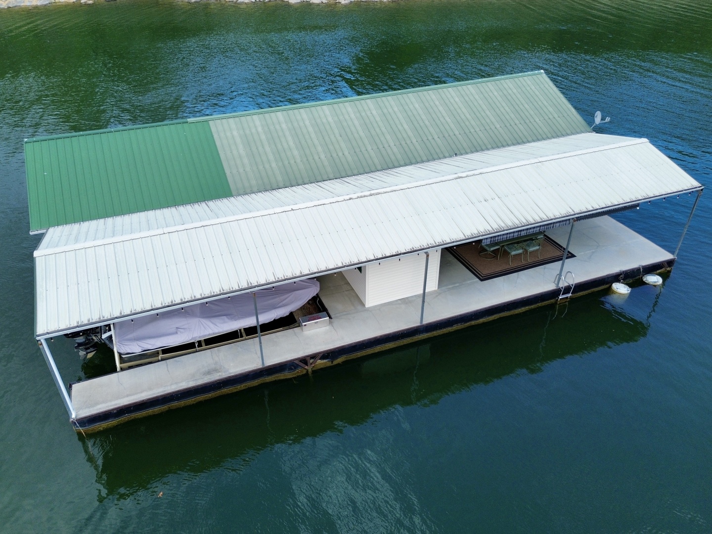 2002 Custom 20 x 53 Floating Cabin - Approx 999/sqft