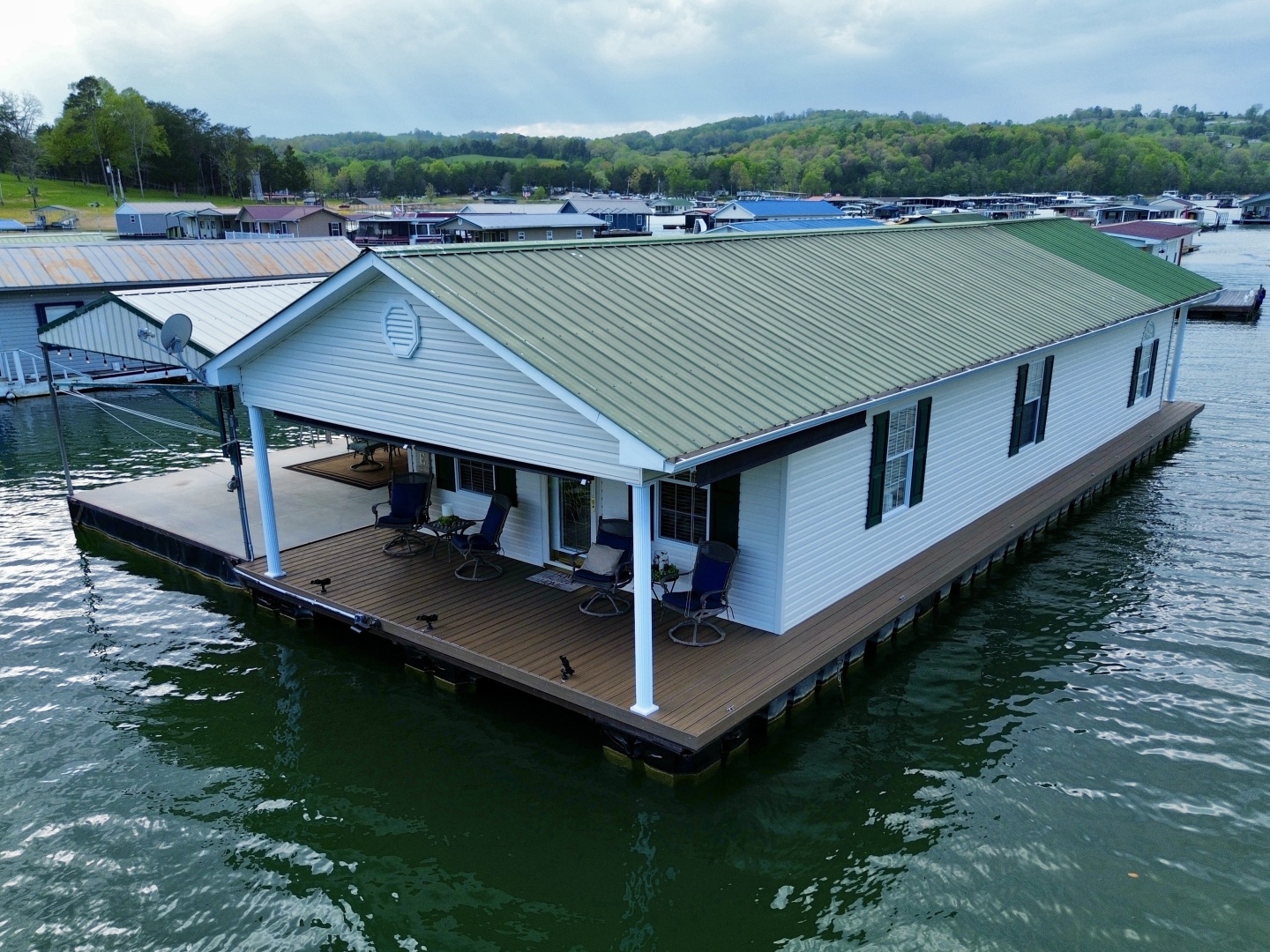 2002 Custom 20 x 53 Floating Cabin - Approx 999/sqft
