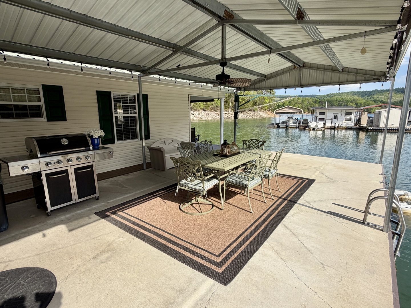 2002 Custom 20 x 53 Floating Cabin - Approx 999/sqft