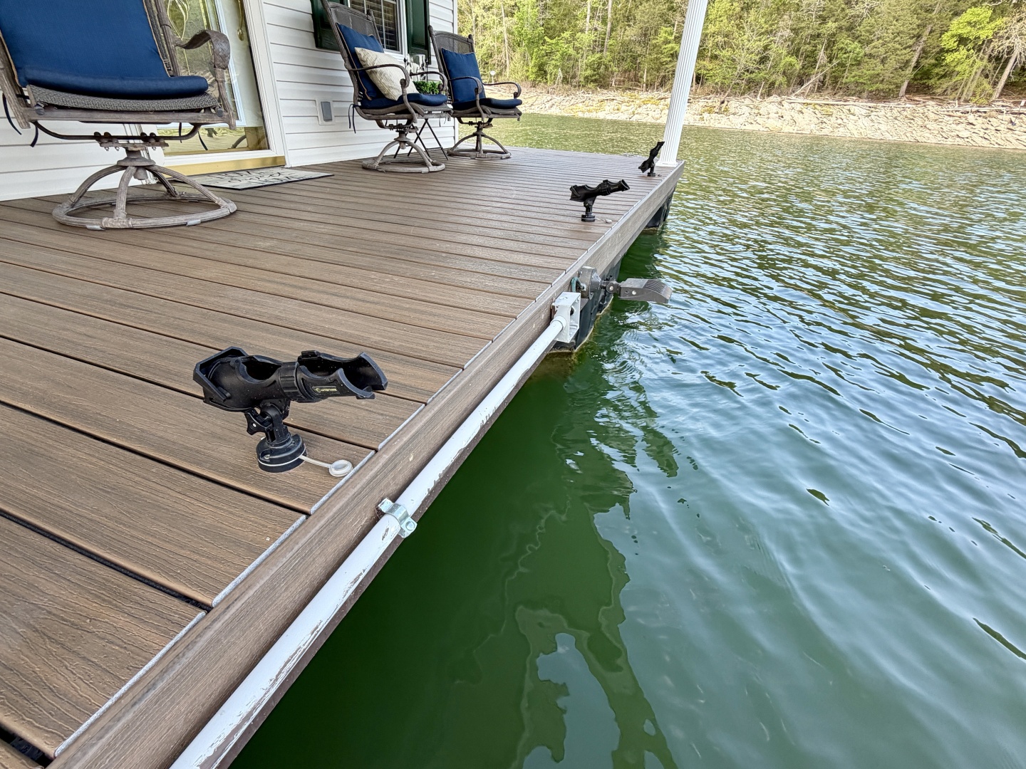 2002 Custom 20 x 53 Floating Cabin - Approx 999/sqft