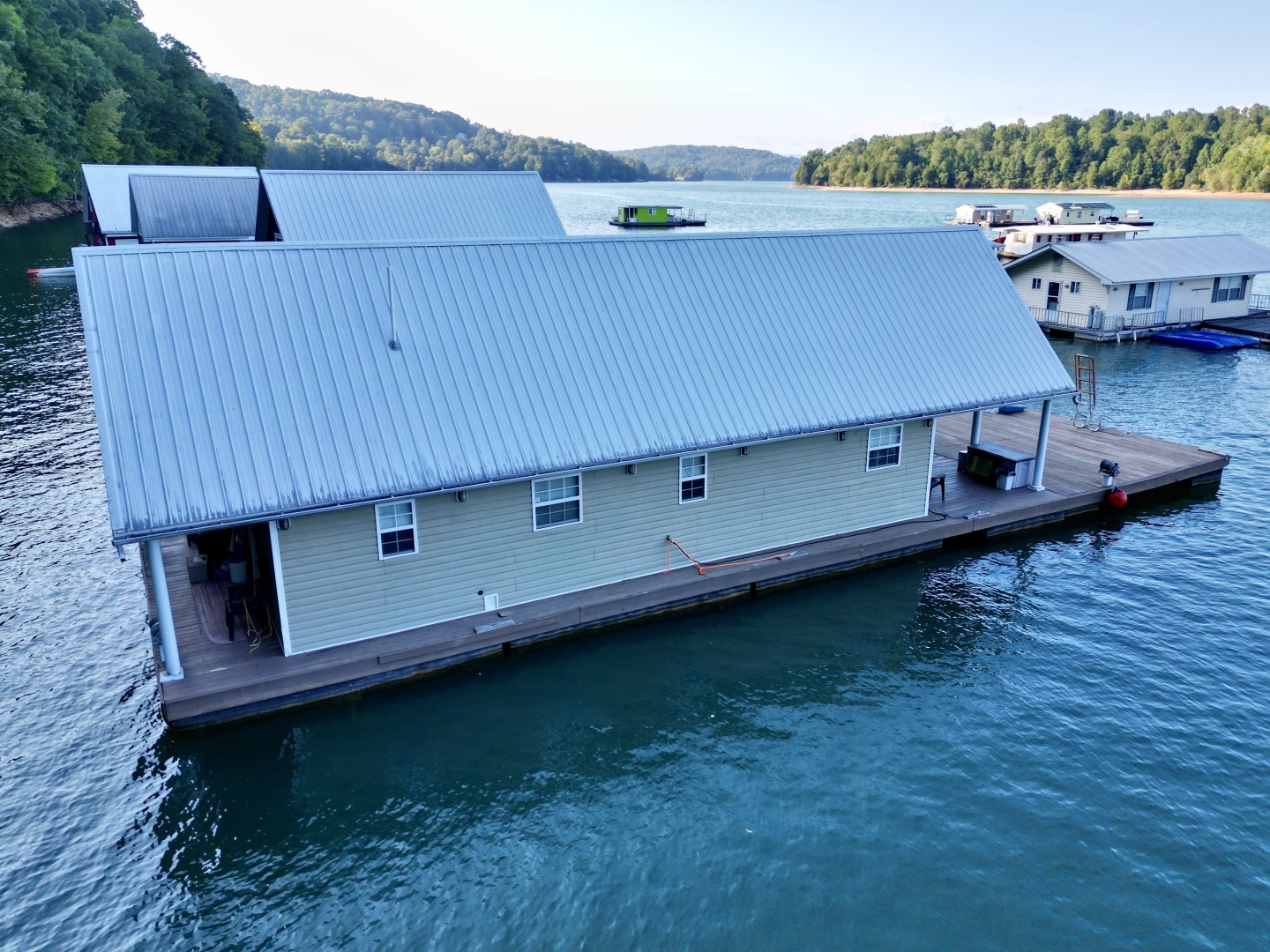 2006 Custom 20 x 43 Floating Cabin - Approx 812sqft