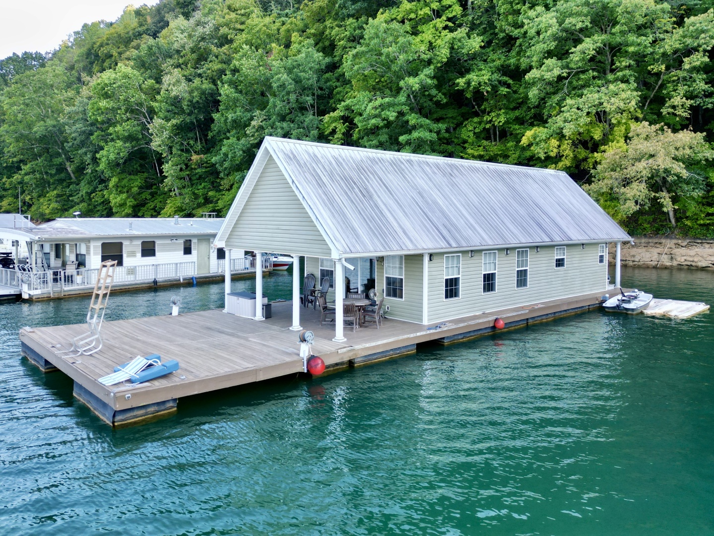 2006 Custom 20 x 43 Floating Cabin - Approx 812sqft