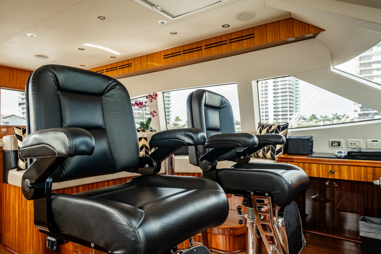 Breakaway 80ft Hatteras Yacht For Sale Breakaway 80ft Hatteras Yacht For Sale