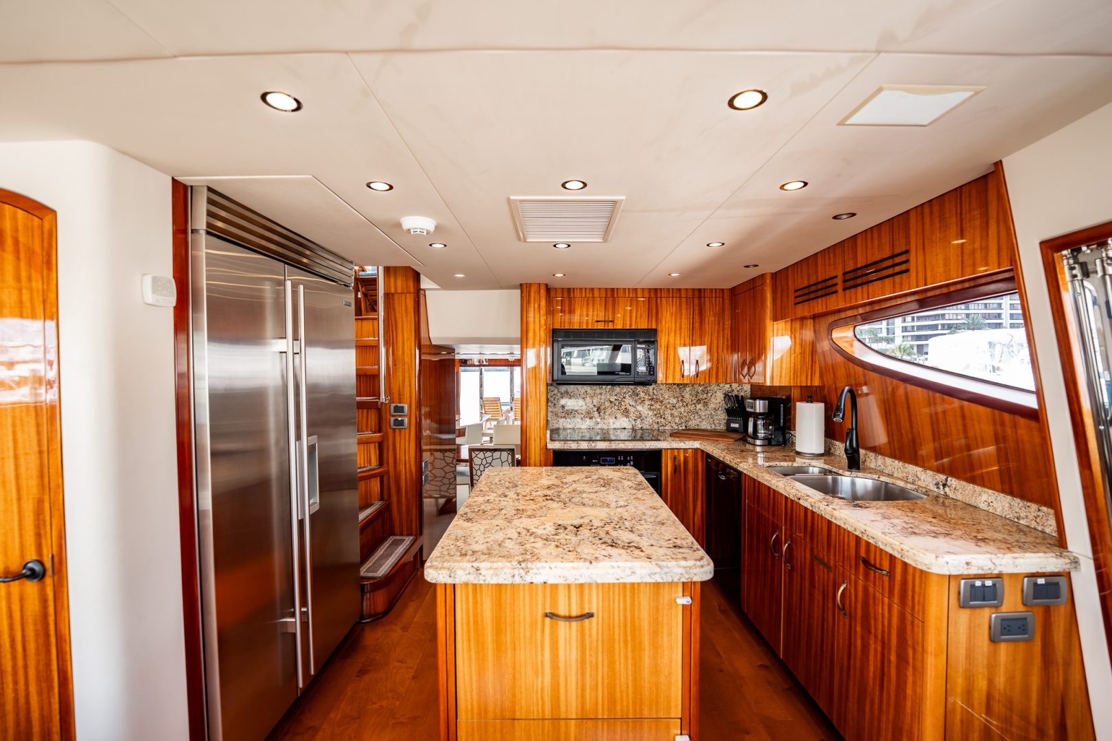 Breakaway 80ft Hatteras Yacht For Sale Breakaway 80ft Hatteras Yacht For Sale