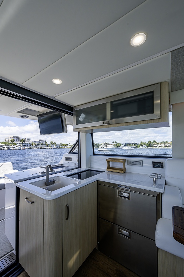 2025 Regal 38 XO