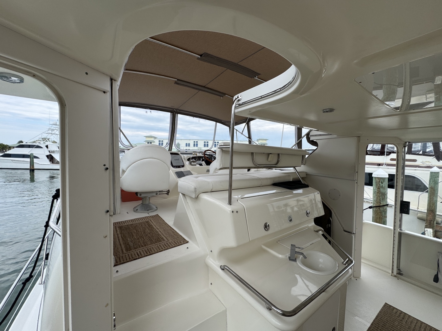 2001 Sea Ray 380 Aft Cabin