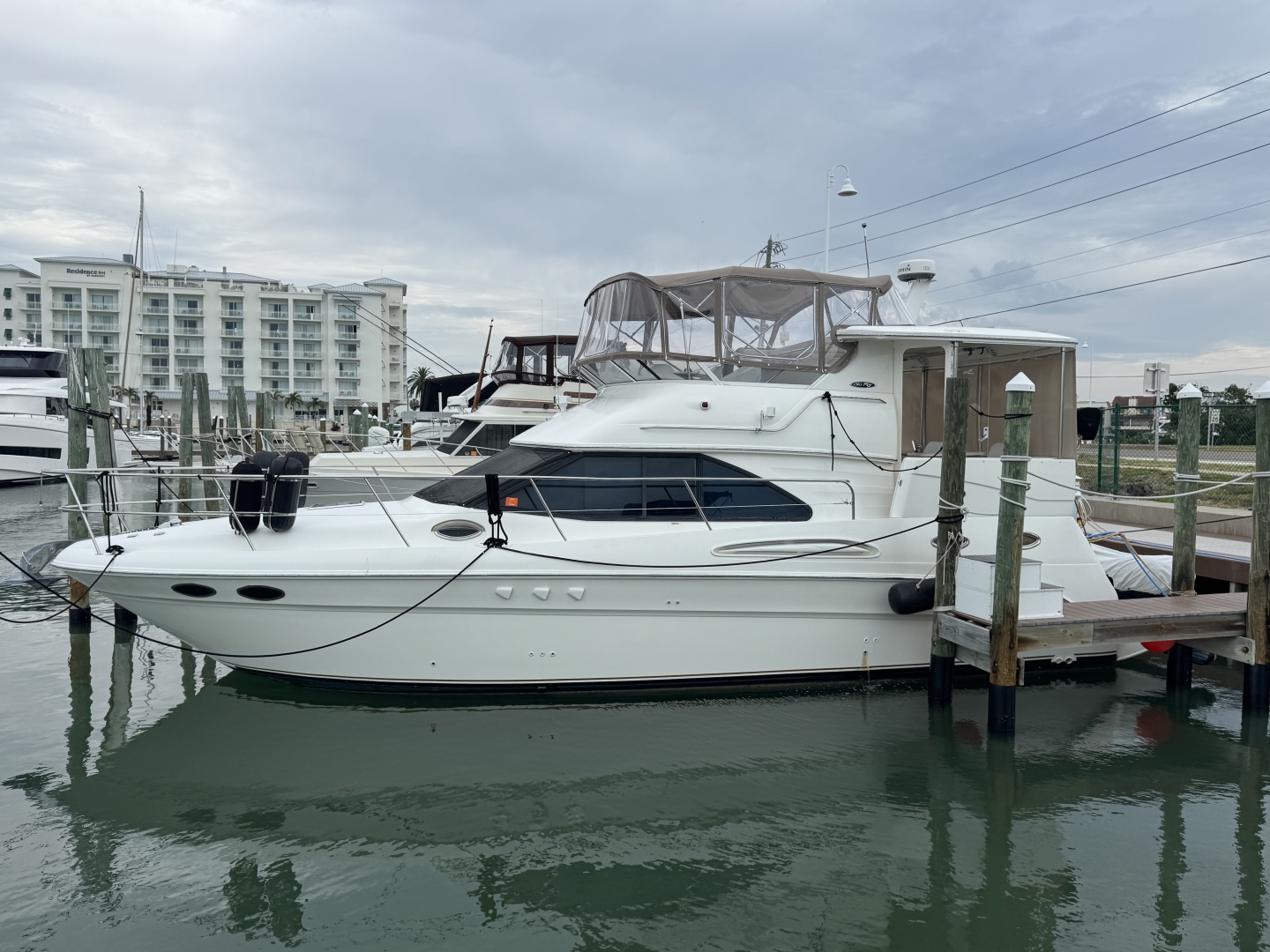 2001 Sea Ray 380 Aft Cabin