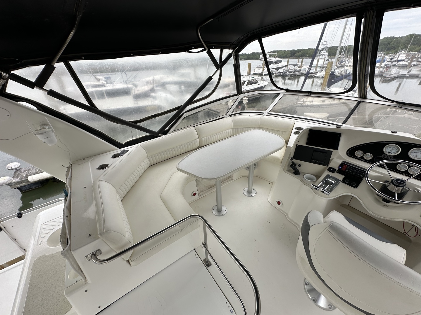 1998 Cruisers Yachts 3650 Aft Cabin