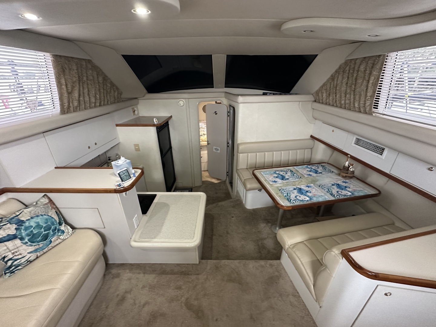 1998 Cruisers Yachts 3650 Aft Cabin