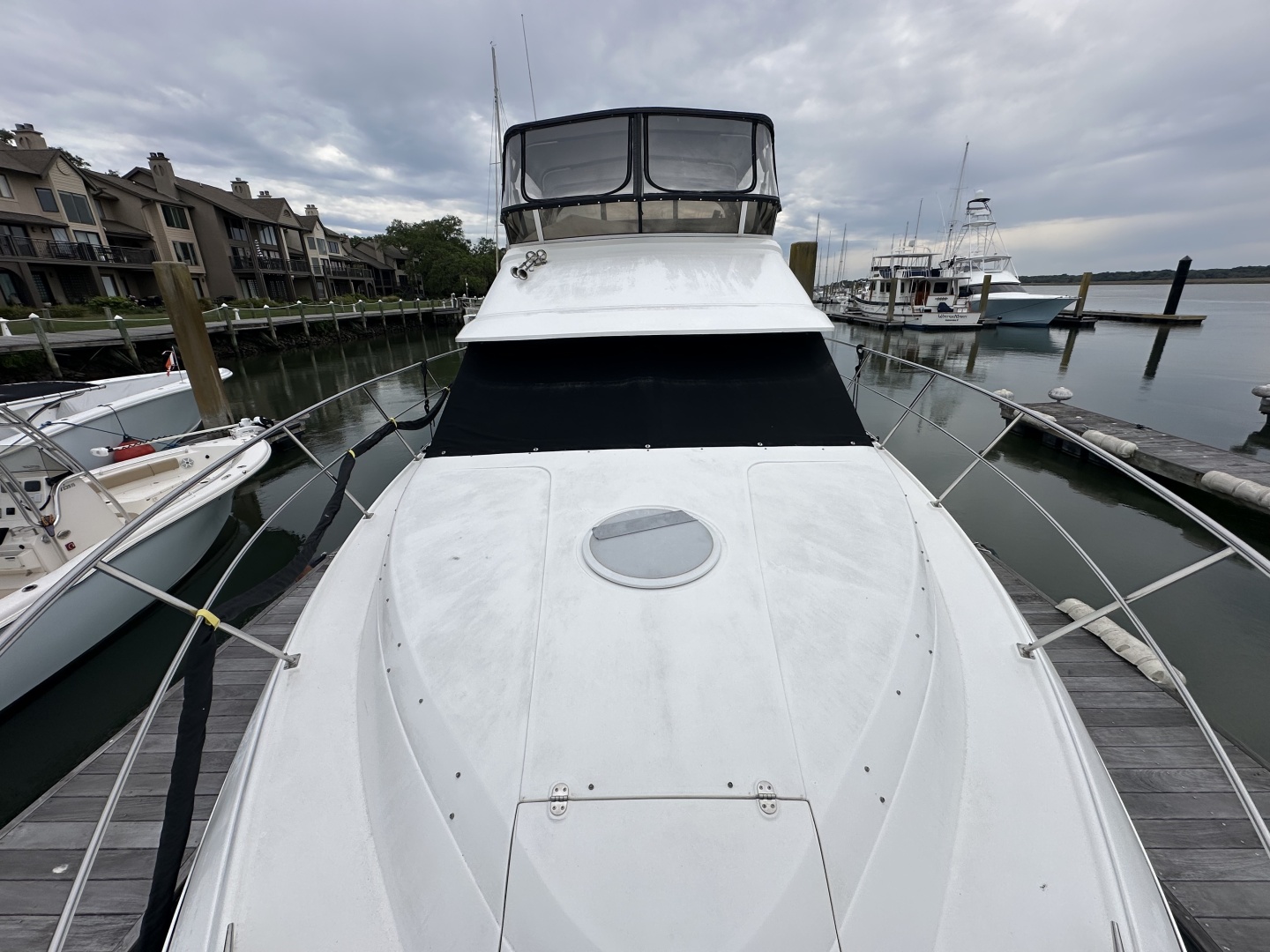1998 Cruisers Yachts 3650 Aft Cabin