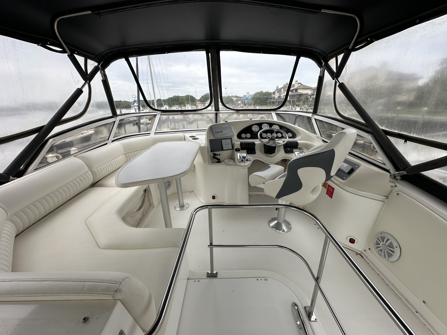 1998 Cruisers Yachts 3650 Aft Cabin