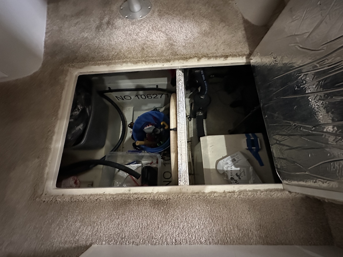 1998 Cruisers Yachts 3650 Aft Cabin