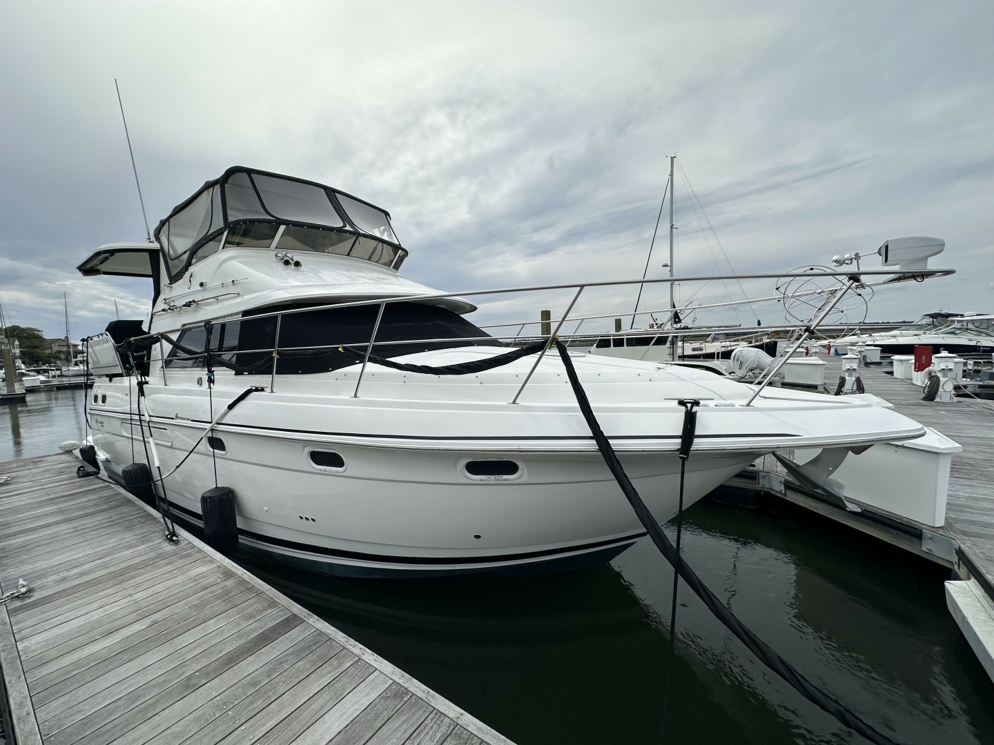 1998 Cruisers Yachts 3650 Aft Cabin