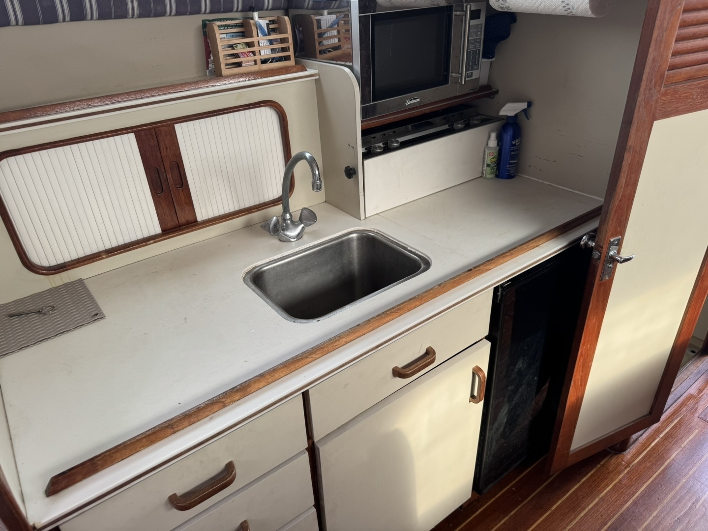 LEXI BRI 30ft Black Watch Yacht For Sale