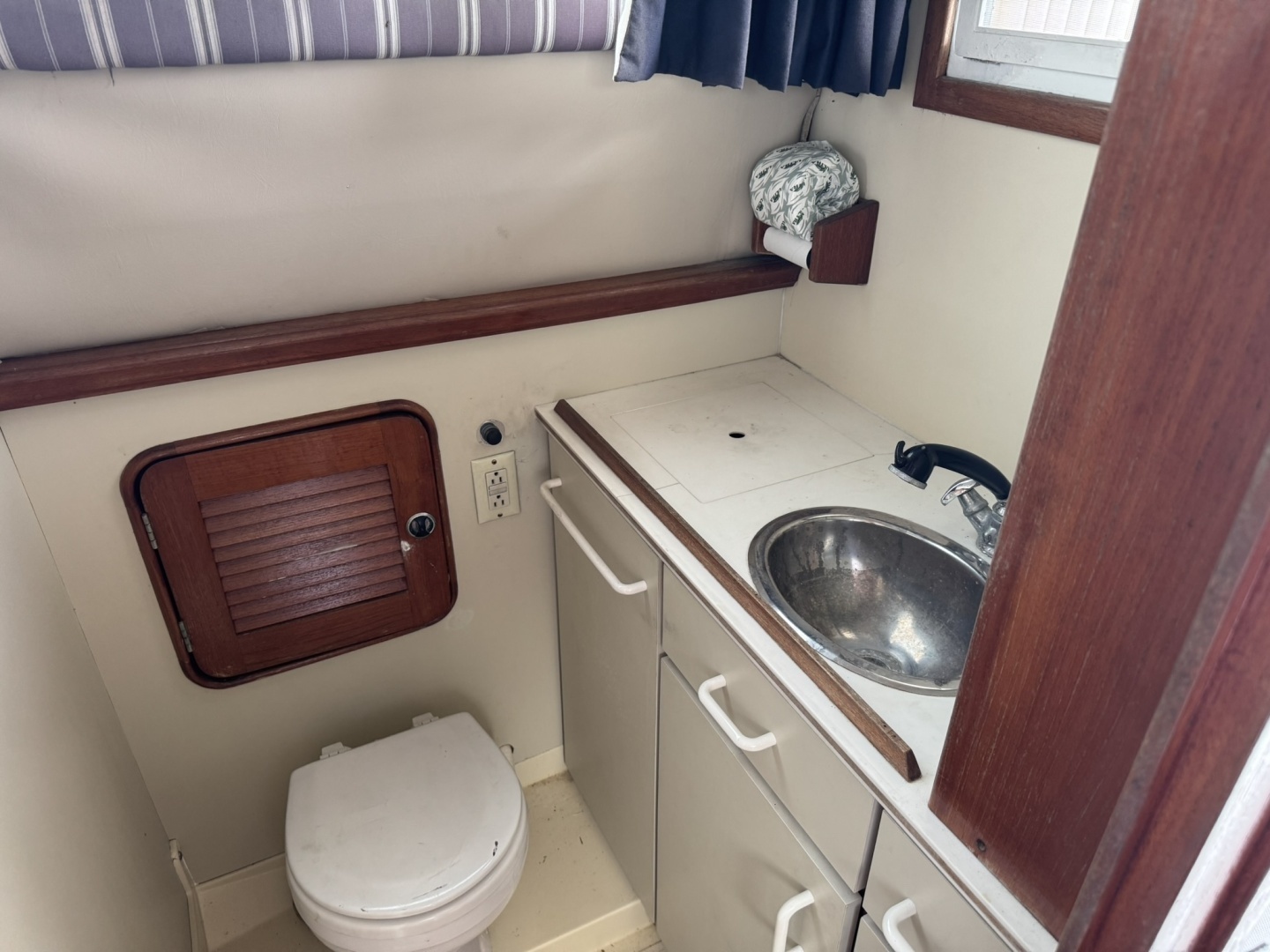 LEXI BRI 30ft Black Watch Yacht For Sale