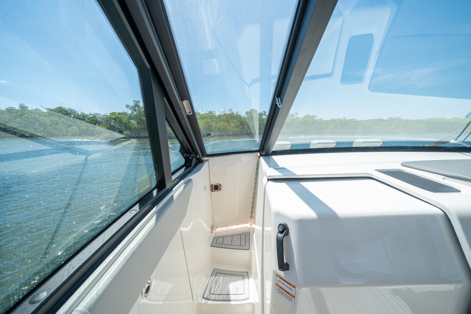 2021 Sea Ray 320 Sundancer