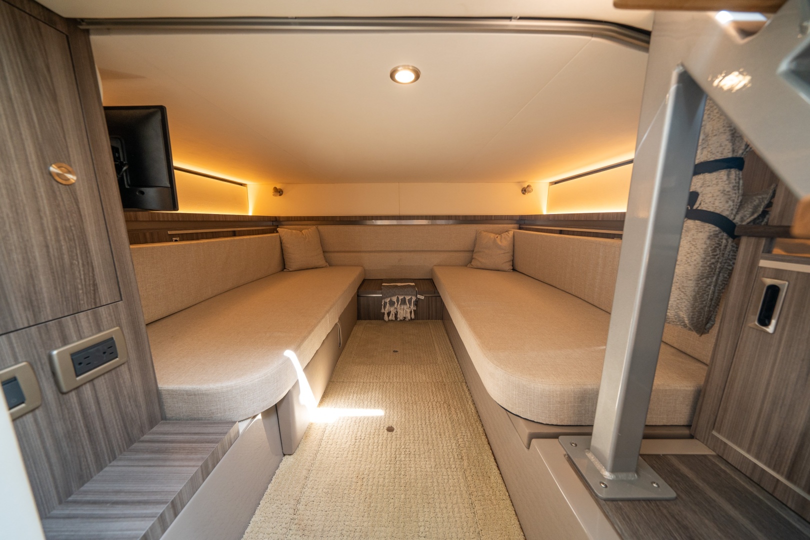2021 Sea Ray 320 Sundancer