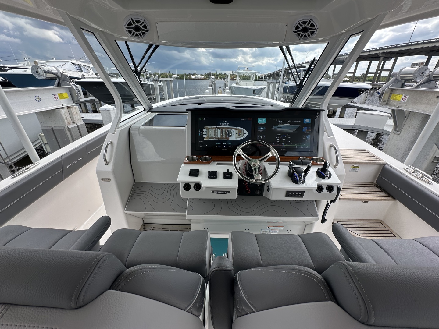 2025 Regal 38 SAV