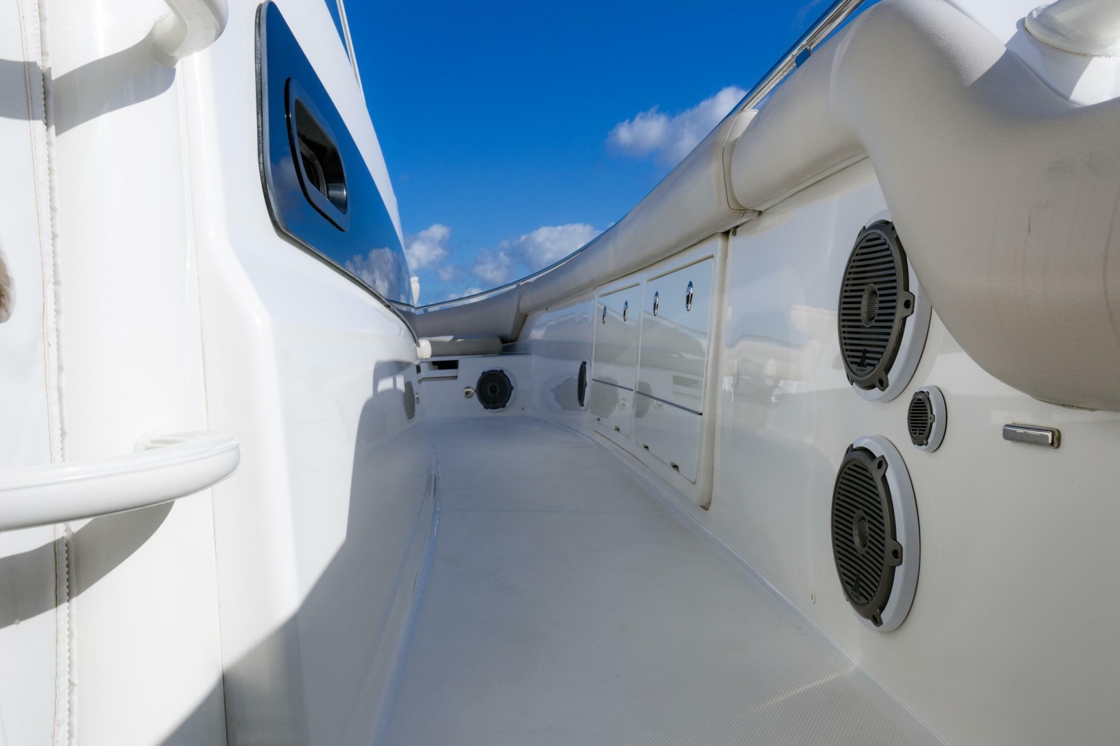 2017 Boston Whaler 