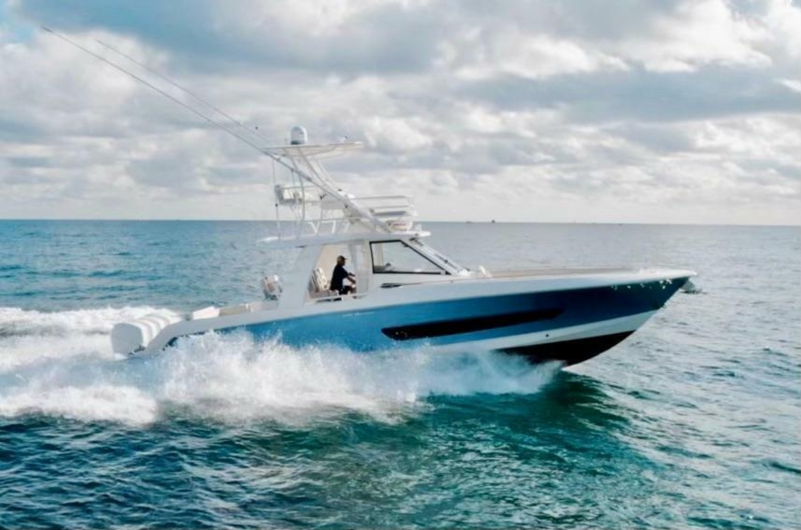 2017 Boston Whaler 