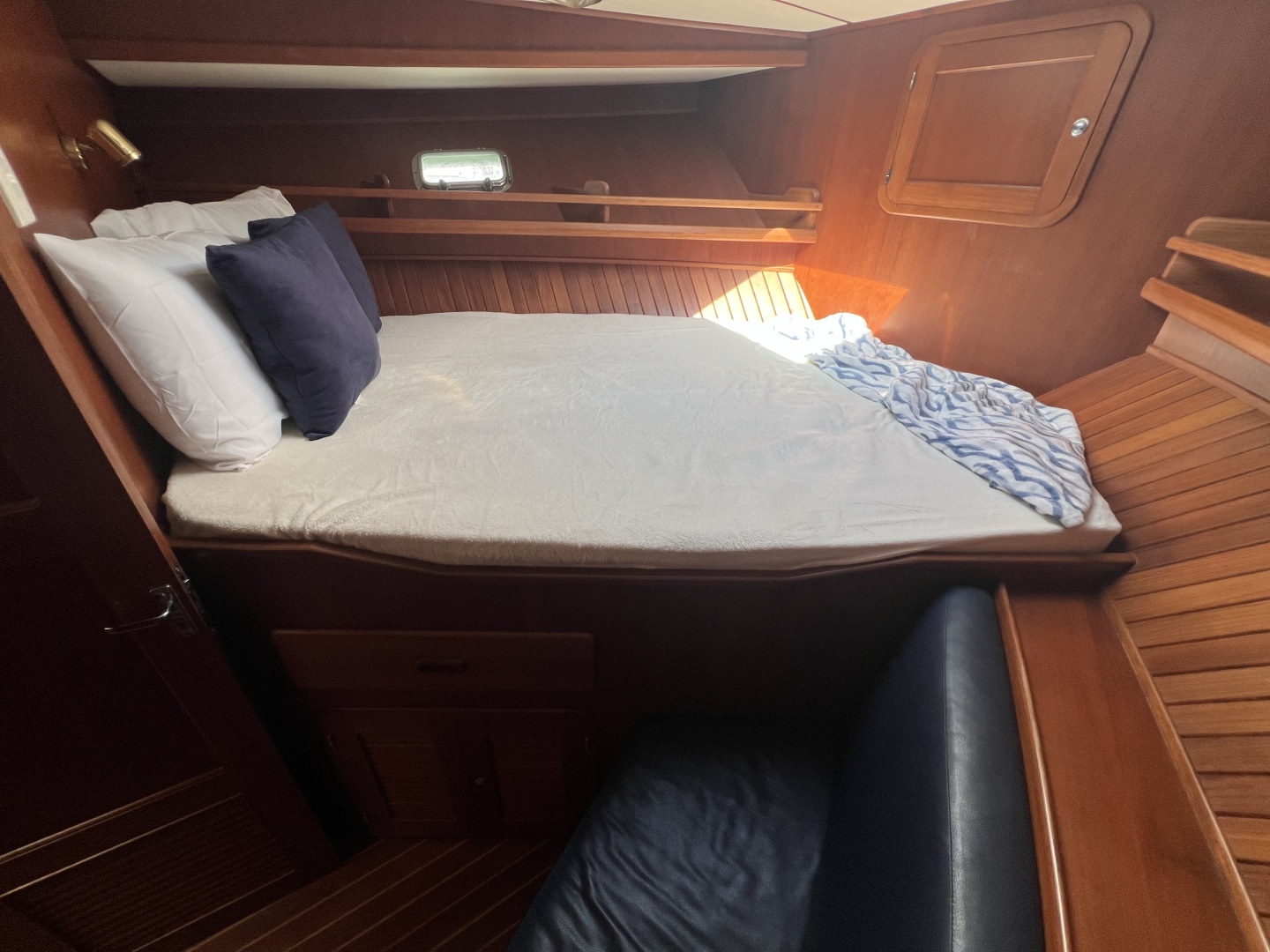 2007 Heritage East 36 Sundeck Trawler