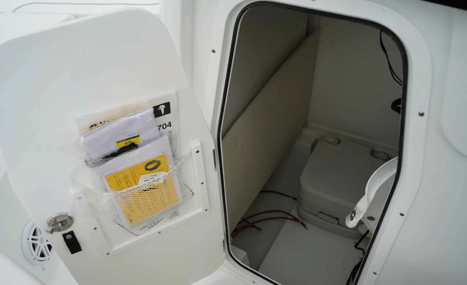 2026 Sea Hunt Ultra 235SE