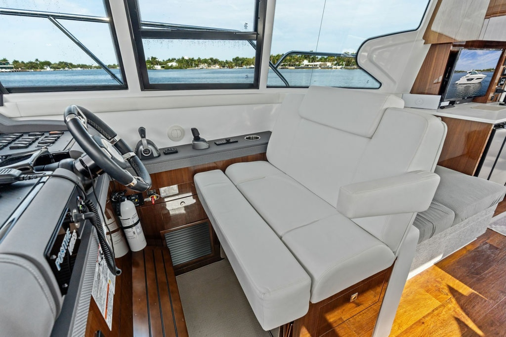 2022 Cruisers Yachts 46 CANTIUS