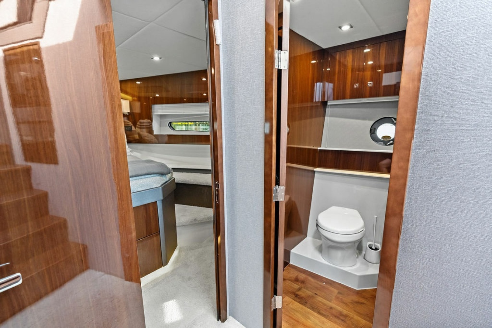 2022 Cruisers Yachts 46 CANTIUS