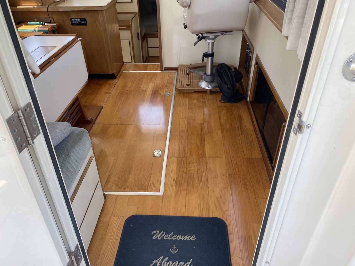 31ft Camano Yacht For Sale