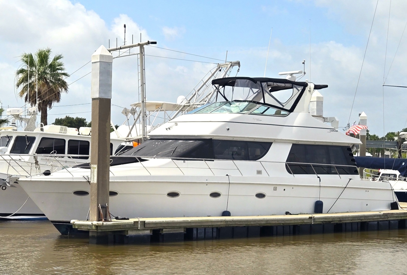 2000 Carver 530