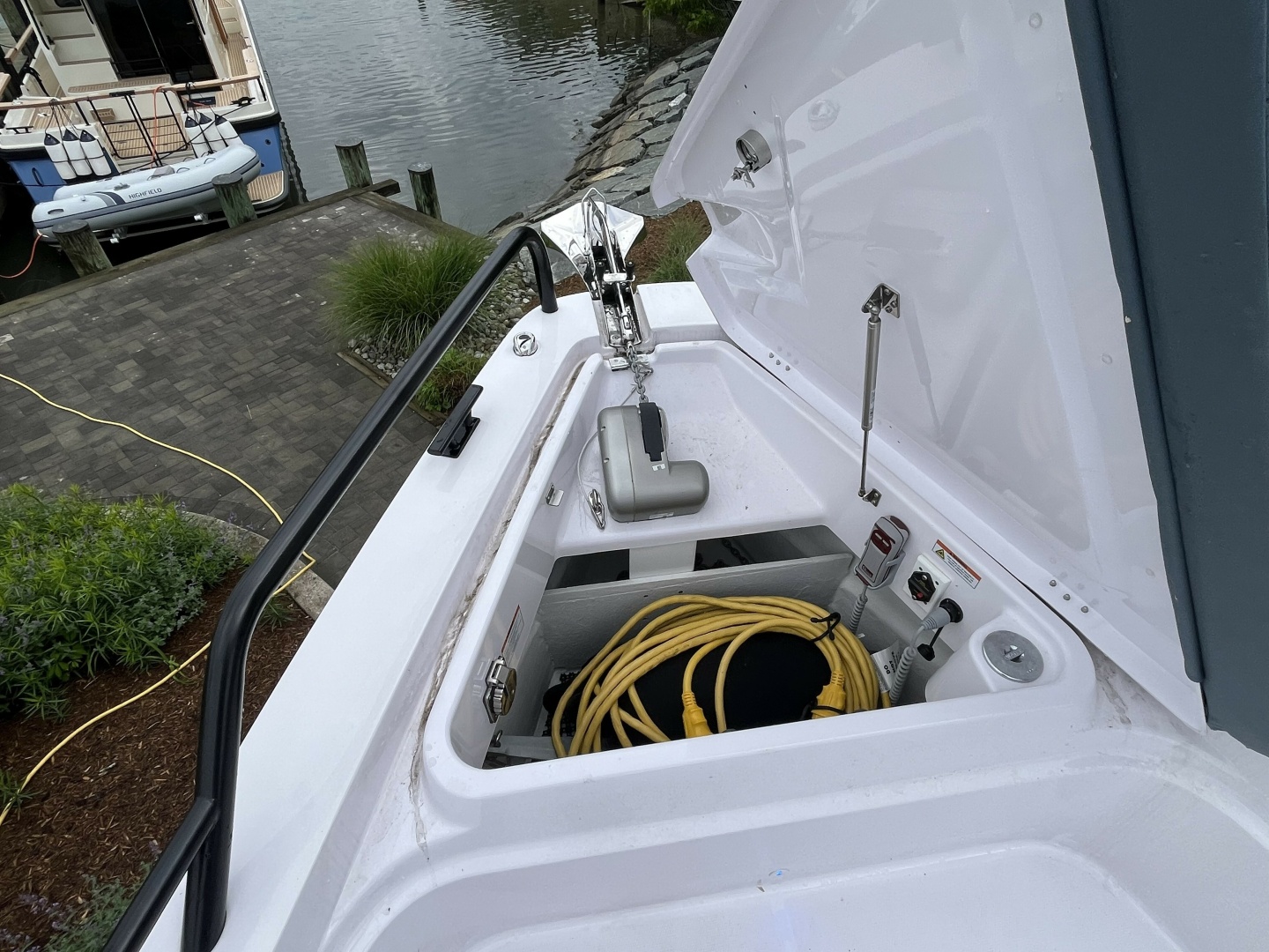 2025 Axopar 37 Sun Top