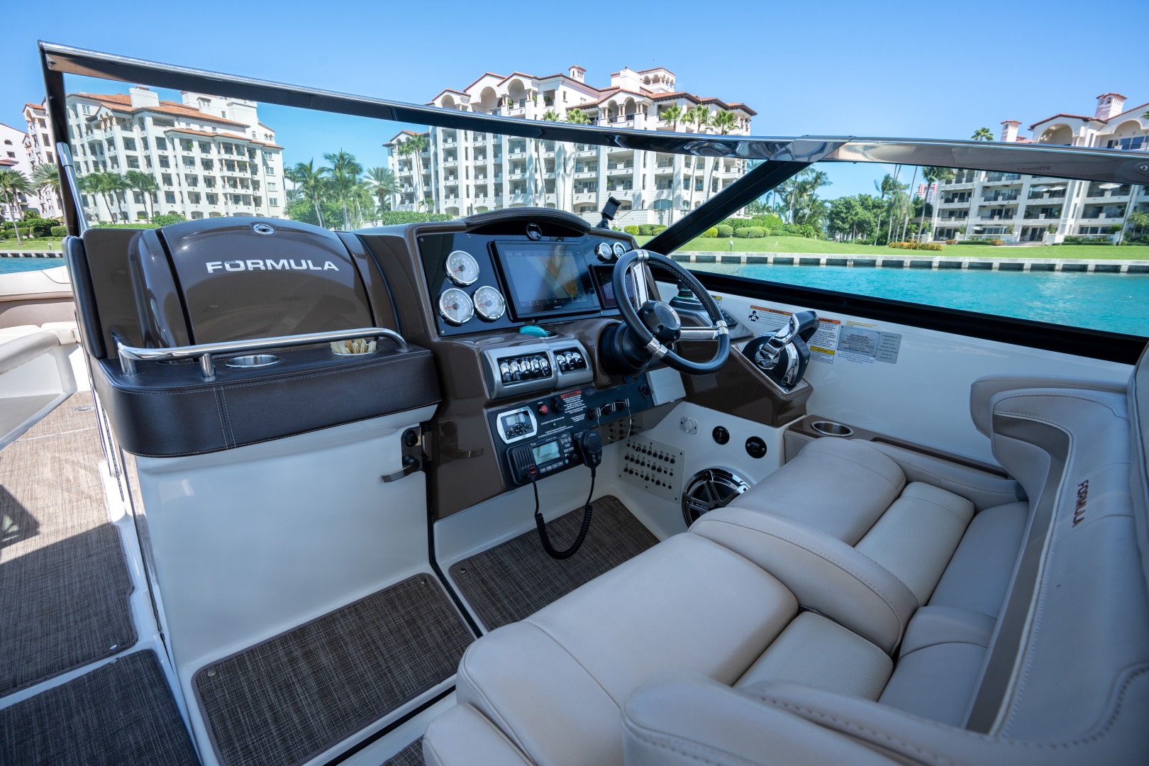 2018 Formula 350 Crossover Bowrider