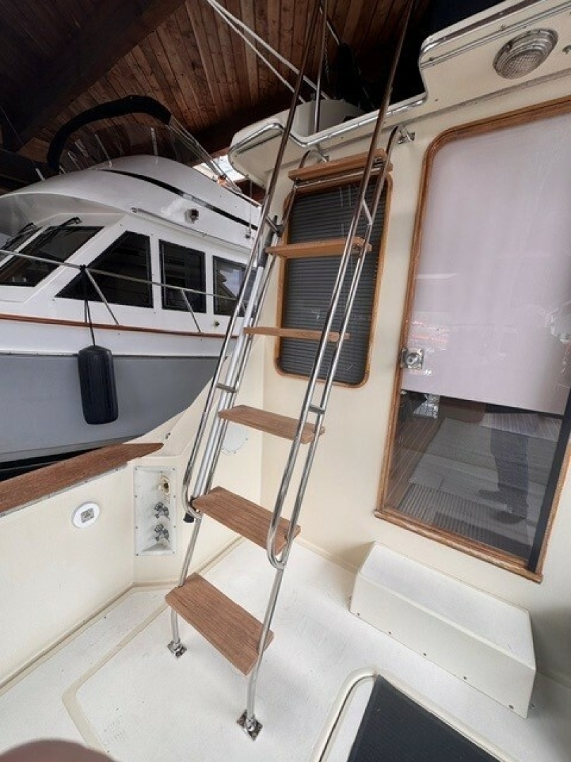 1987 Chris-Craft 44 Sedan