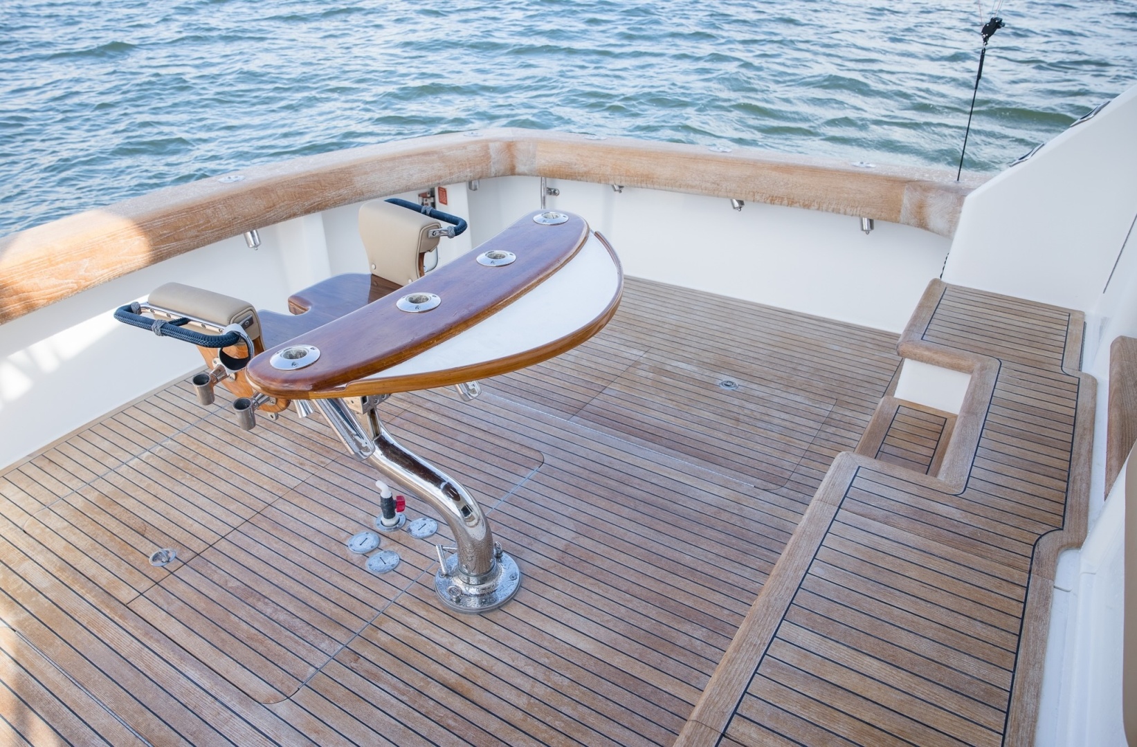 Viking 60 DEBS JEM - Cockpit